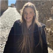 Maestra de Educación con experiencia impartiendo clases particulares.